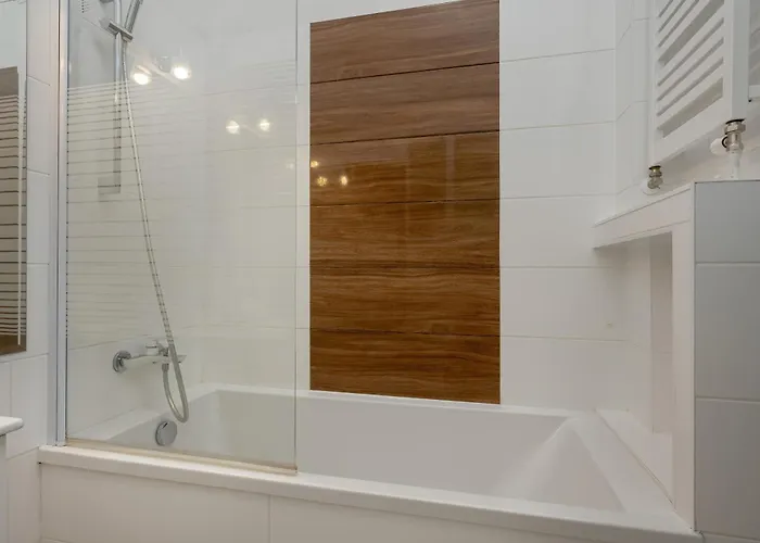 Spacious 3-bedroom Plac Grunwaldzki By Renters Apartament *