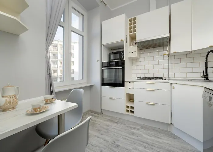 Spacious 3-bedroom Plac Grunwaldzki By Renters Apartament