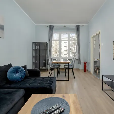 Spacious 3-bedroom Plac Grunwaldzki By Renters Apartment *