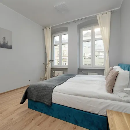 Spacious 3-bedroom Plac Grunwaldzki By Renters Apartment *
