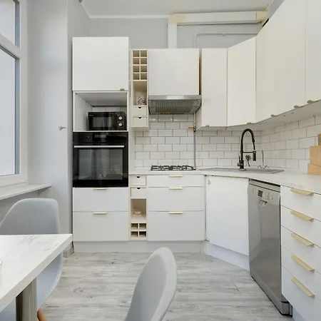 Апартаменты Spacious 3-bedroom Plac Grunwaldzki By Renters