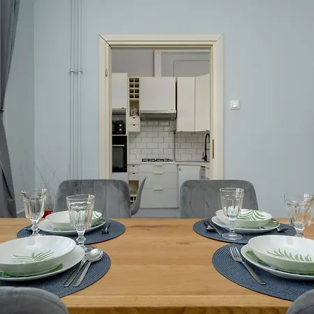 Apartment Spacious 3-bedroom Plac Grunwaldzki By Renters *
