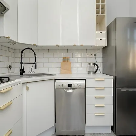 Apartment Spacious 3-bedroom Plac Grunwaldzki By Renters Wroclaw