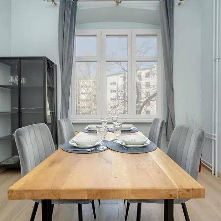 Spacious 3-bedroom Plac Grunwaldzki By Renters アパート ヴロツワフ